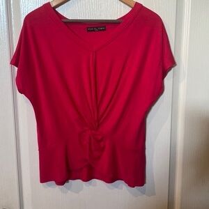 Kim and Cami Size small V-neck short sleeve fuchsia twist front top